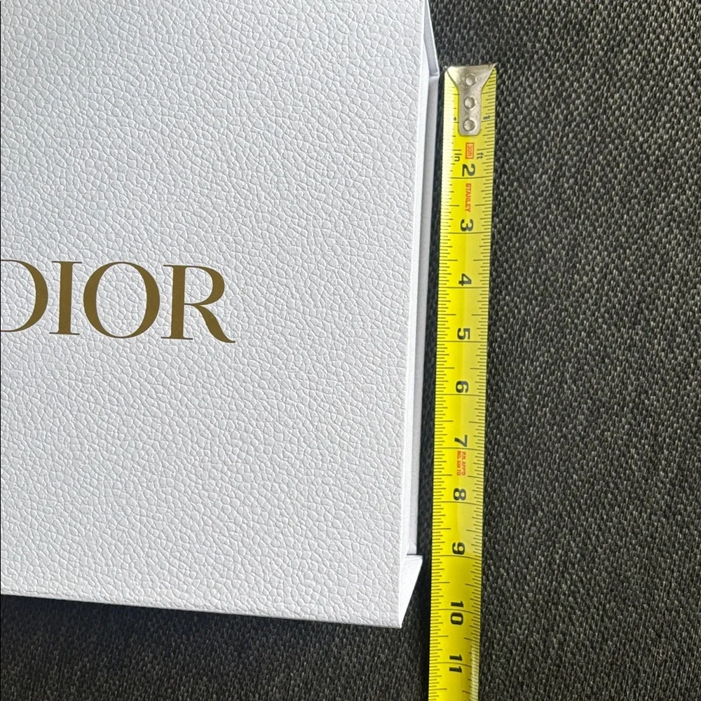 Dior White Box with Gold DIOR Logo - Picture 2 of 11